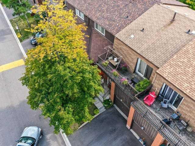 2 - 750 Burnhamthorpe Rd E, Townhouse with 3 bedrooms, 3 bathrooms and 2 parking in Mississauga ON | Image 12