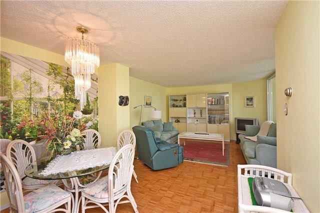 809 - 3695 Kaneff Cres, Condo with 1 bedrooms, 1 bathrooms and 1 parking in Mississauga ON | Image 3