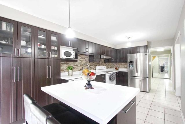 12 Rockford Run Rd, House detached with 3 bedrooms, 4 bathrooms and 4 parking in Brampton ON | Image 7