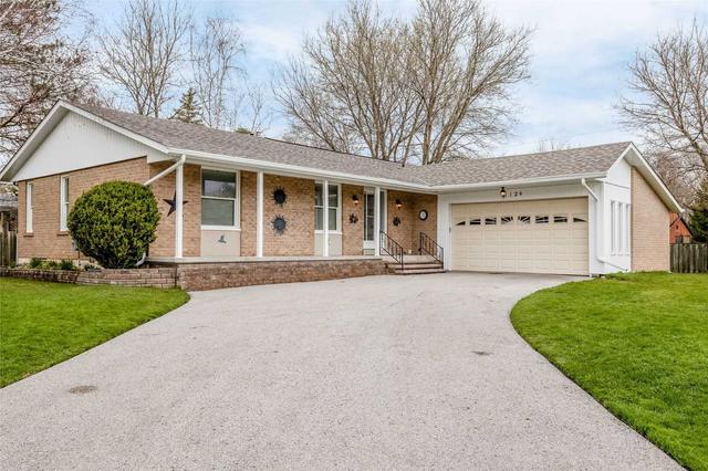 1124 Parkway Dr, House detached with 3 bedrooms, 2 bathrooms and 8 parking in Innisfil ON | Image 12