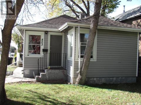 803 I Avenue N, House detached with 3 bedrooms, 1 bathrooms and null parking in Saskatoon SK | Card Image