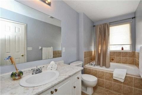 364 Bussel Cres, House attached with 3 bedrooms, 3 bathrooms and 3 parking in Milton ON | Image 7