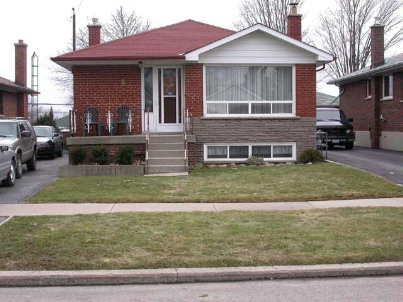 8 Vernadale Cres, House detached with 3 bedrooms, 2 bathrooms and 3 parking in Toronto ON | Image 1