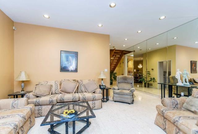 239 Maple Leaf Dr, House detached with 4 bedrooms, 6 bathrooms and 6 parking in Toronto ON | Image 5