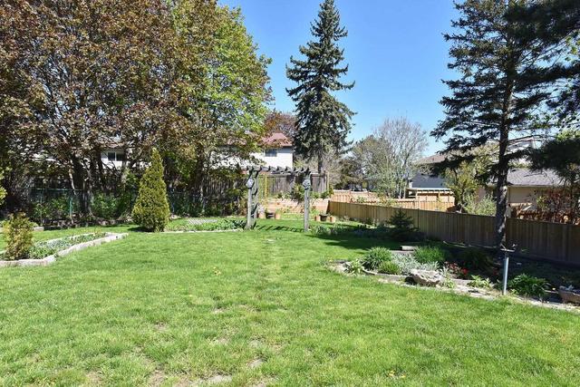 15 Lady Sarah Cres, House detached with 3 bedrooms, 2 bathrooms and 6 parking in Toronto ON | Image 19