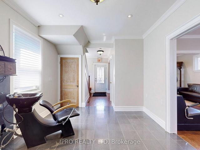 219 Queen St W, House detached with 2 bedrooms, 2 bathrooms and 6 parking in Brampton ON | Image 10