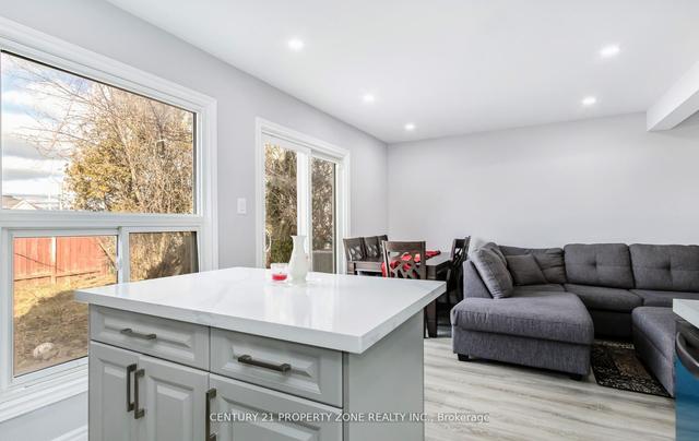 47 Woolenscote Circ, House attached with 3 bedrooms, 4 bathrooms and 5 parking in Toronto ON | Image 6