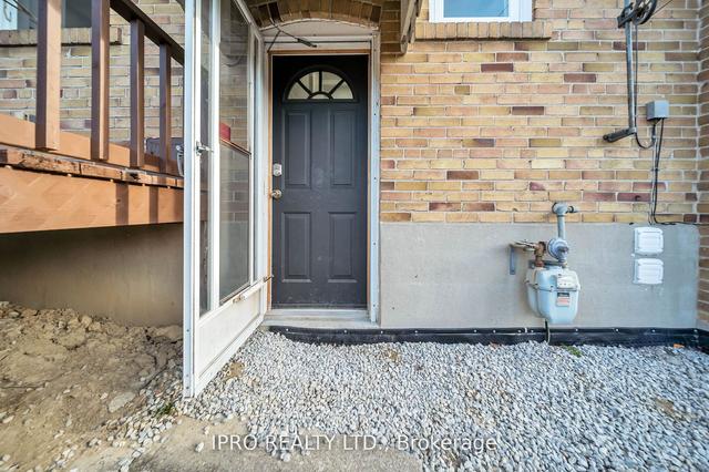 96 Wyndale Dr, House detached with 3 bedrooms, 2 bathrooms and 8 parking in Toronto ON | Image 28
