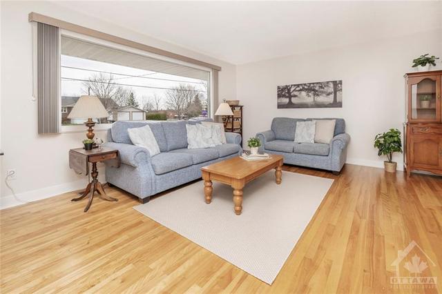8253 United Avenue, House detached with 3 bedrooms, 2 bathrooms and 10 parking in Ottawa ON | Image 5