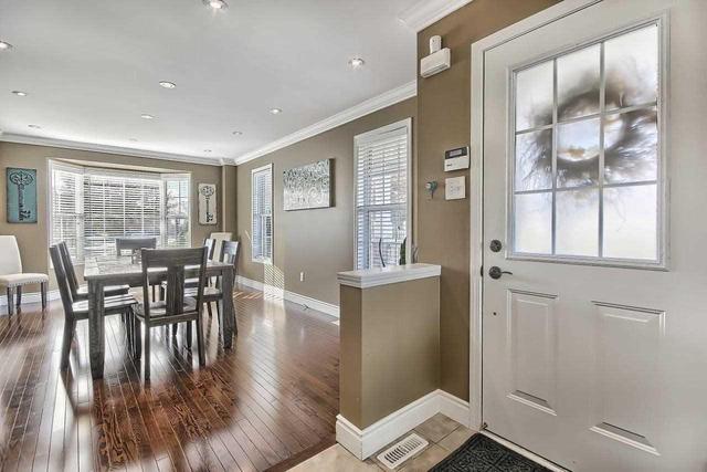 876 Mckay Cres, House attached with 3 bedrooms, 3 bathrooms and 2 parking in Milton ON | Image 4