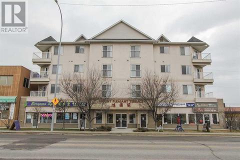 302, - 1905 Centre Street Nw, Condo with 1 bedrooms, 1 bathrooms and 1 parking in Calgary AB | Card Image