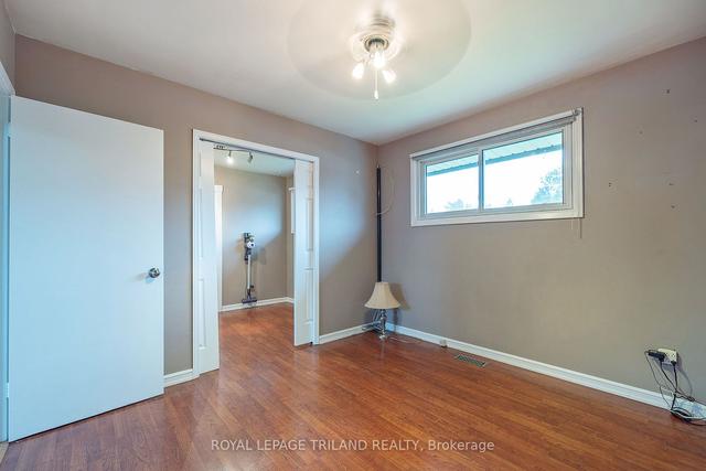 1379 Kostis Ave, House detached with 3 bedrooms, 1 bathrooms and 14 parking in London ON | Image 9