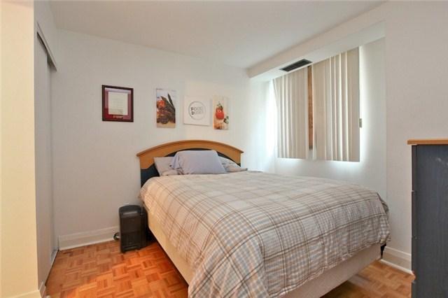 8 Wellesley St E, Condo with 2 bedrooms, 1 bathrooms and 1 parking in Toronto ON | Image 7