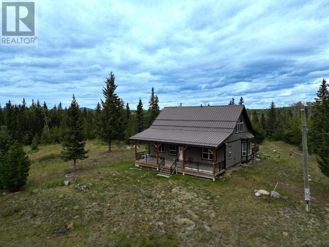 3630 Sharptail Road, House detached with 2 bedrooms, 2 bathrooms and null parking in Thompson Nicola E (Bonaparte Plateau) BC | Image 2