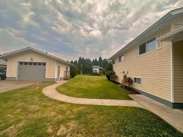 109 12th Avenue, House detached with 4 bedrooms, 2 bathrooms and null parking in Kootenay Boundary B BC | Image 1