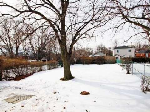 86 Presley Ave, House detached with 2 bedrooms, 1 bathrooms and 2 parking in Toronto ON | Image 9