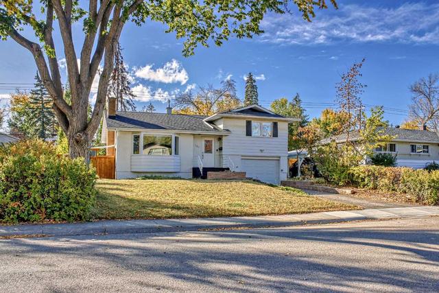 8223 7 Street Sw, House detached with 4 bedrooms, 2 bathrooms and 2 parking in Calgary AB | Image 1