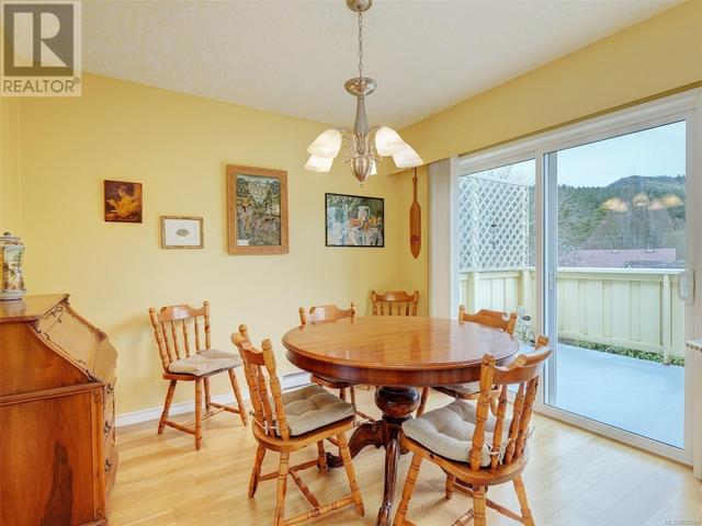 1568 Granada Cres, House detached with 4 bedrooms, 3 bathrooms and 2 parking in Saanich BC | Image 8