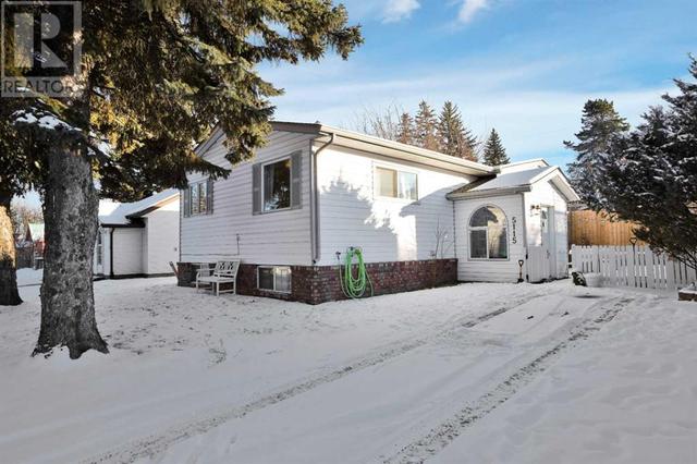 5115 48 Avenue, House detached with 4 bedrooms, 2 bathrooms and 4 parking in Sylvan Lake AB | Image 1