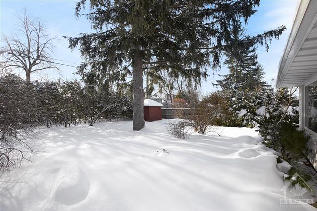 172 Roger Road, House detached with 3 bedrooms, 2 bathrooms and 3 parking in Ottawa ON | Image 5