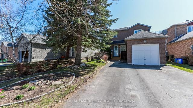 26 Wallace Dr, House attached with 3 bedrooms, 4 bathrooms and 5 parking in Barrie ON | Image 12