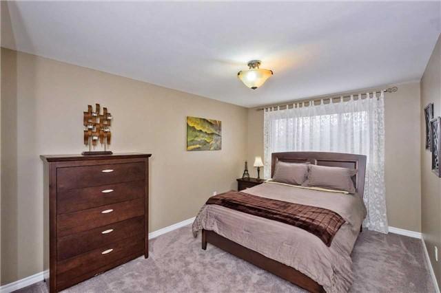 101 Aloma Cres, House semidetached with 3 bedrooms, 2 bathrooms and 5 parking in Brampton ON | Image 14