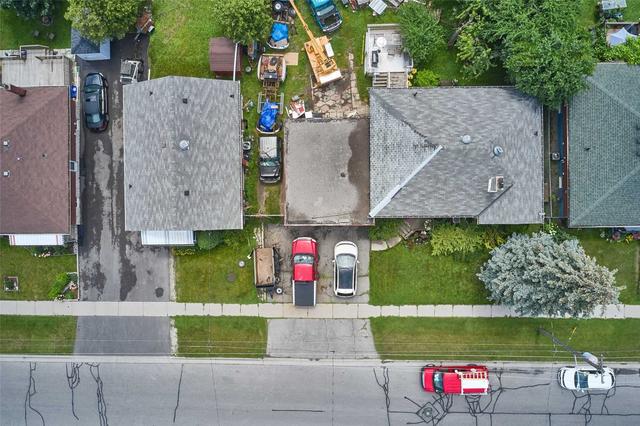 301 Elgin St W, House detached with 3 bedrooms, 2 bathrooms and 5 parking in Oshawa ON | Image 14