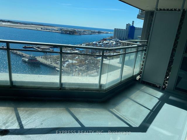 1101 - 410 Queens Quay W, Condo with 1 bedrooms, 1 bathrooms and 0 parking in Toronto ON | Image 2
