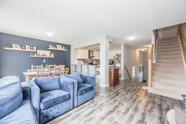 124 Summit Ridge Dr, House attached with 3 bedrooms, 3 bathrooms and 2 parking in Guelph ON | Image 2