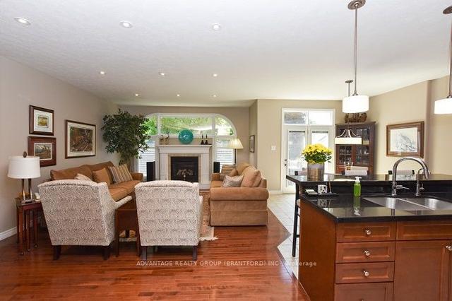 51 Queensway Dr, House detached with 3 bedrooms, 4 bathrooms and 8 parking in Brantford ON | Image 3