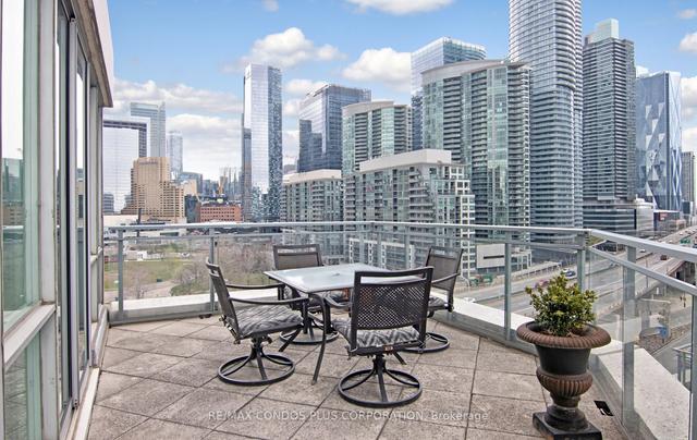 1215 - 230 Queens Quay W, Condo with 3 bedrooms, 3 bathrooms and 1 parking in Toronto ON | Image 7