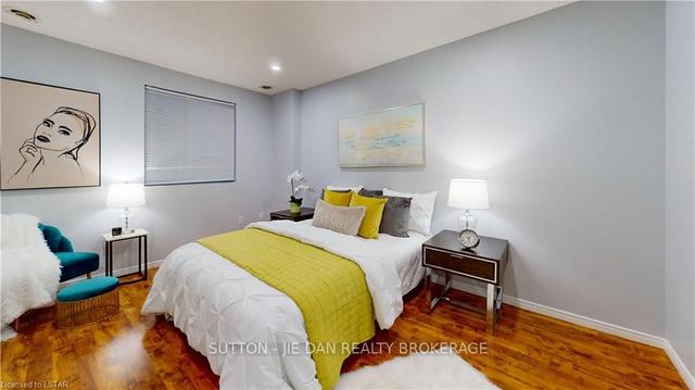 102 - 30 Chapman Crt, Townhouse with 2 bedrooms, 2 bathrooms and 2 parking in London ON | Image 17