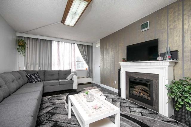 1810 - 340 Dixon Rd, Condo with 3 bedrooms, 2 bathrooms and 1 parking in Toronto ON | Image 12