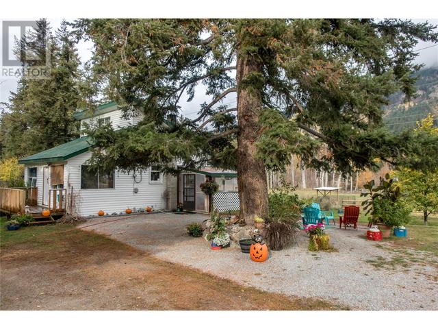 1385 6 Highway, House detached with 2 bedrooms, 1 bathrooms and null parking in North Okanagan E BC | Image 2