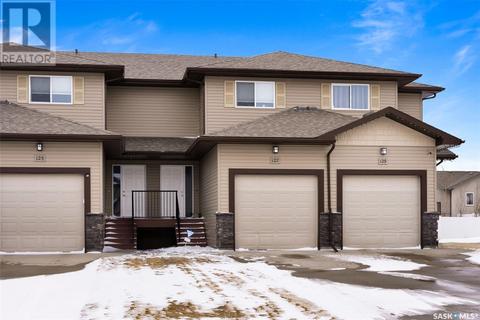 127 Plains Circle, House attached with 3 bedrooms, 3 bathrooms and null parking in Pilot Butte SK | Card Image
