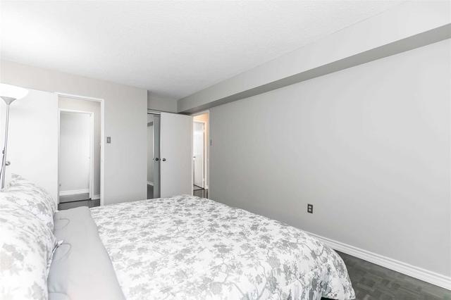 1402 - 25 Sunrise Ave, Condo with 3 bedrooms, 2 bathrooms and 1 parking in Toronto ON | Image 3