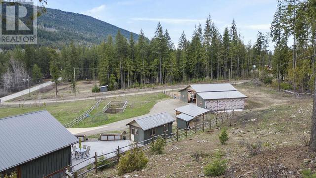 2679 White Lake Road, House detached with 3 bedrooms, 1 bathrooms and 10 parking in Columbia Shuswap C BC | Image 10