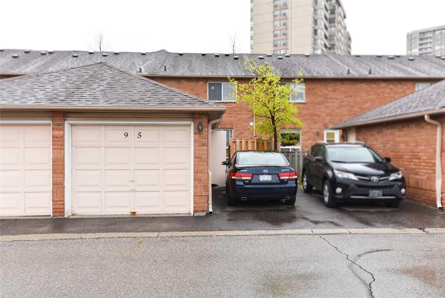 95 - 35 Malta Ave, Townhouse with 3 bedrooms, 3 bathrooms and 1 parking in Brampton ON | Image 1
