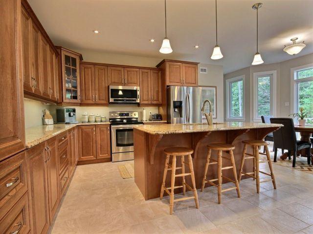 1817 Cedarlakes Way, House detached with 3 bedrooms, 3 bathrooms and 6 parking in Ottawa ON | Image 3