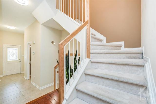 379 Hillsboro Private, Townhouse with 3 bedrooms, 3 bathrooms and 2 parking in Ottawa ON | Image 3