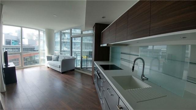 1002 - 45 Charles St E, Condo with 2 bedrooms, 2 bathrooms and 1 parking in Toronto ON | Image 3