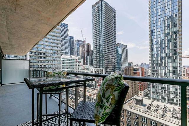 1501 - 290 Adelaide St W, Condo with 2 bedrooms, 1 bathrooms and 0 parking in Toronto ON | Image 8