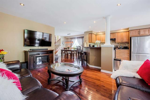78 Jamesway Cres, House attached with 3 bedrooms, 3 bathrooms and 3 parking in Whitchurch Stouffville ON | Image 5