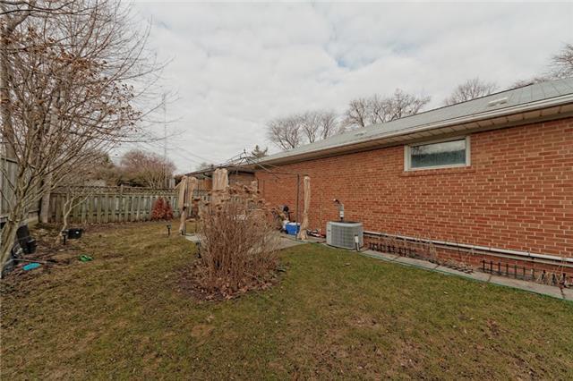 29 Bayberry Cres, House detached with 3 bedrooms, 3 bathrooms and 2 parking in Toronto ON | Image 13