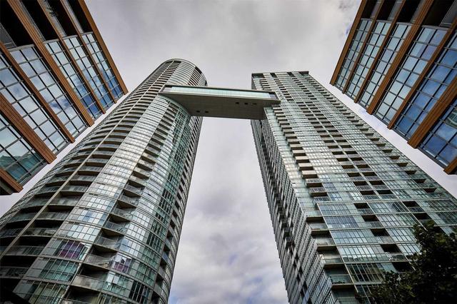 1808 - 15 Iceboat Terr, Condo with 1 bedrooms, 1 bathrooms and 1 parking in Toronto ON | Image 18