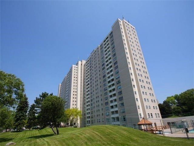 901 - 5 Parkway Forest Dr, Condo with 3 bedrooms, 2 bathrooms and 1 parking in Toronto ON | Image 6