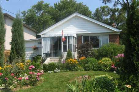 86 Maywood Park, House detached with 3 bedrooms, 2 bathrooms and 2 parking in Toronto ON | Image 1