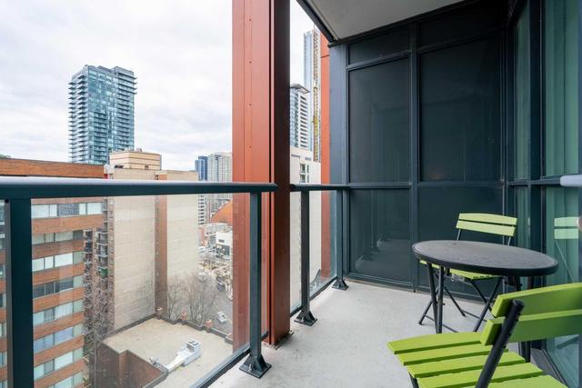 1306 - 32 Davenport Rd, Condo with 2 bedrooms, 2 bathrooms and 1 parking in Toronto ON | Image 7