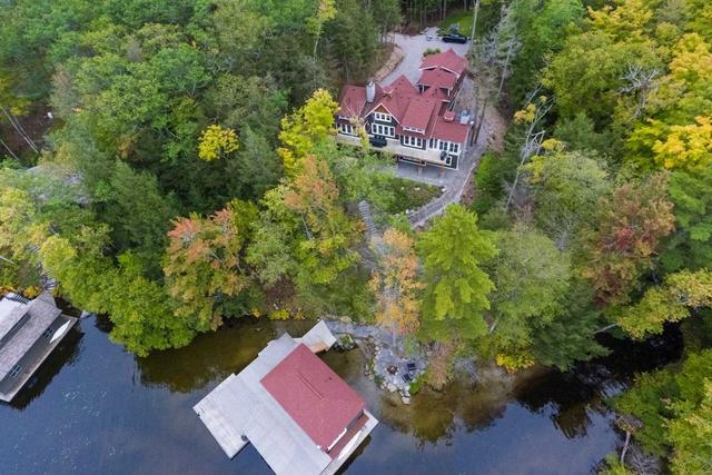11-1033 Rossclair Rd, House detached with 5 bedrooms, 6 bathrooms and 10 parking in Muskoka Lakes ON | Image 1
