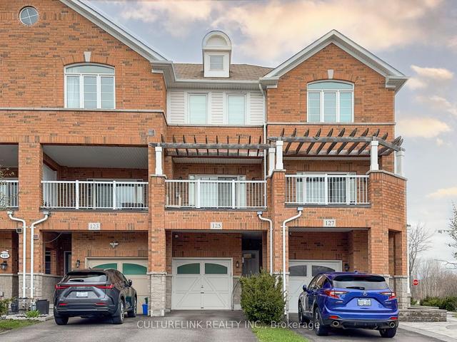 125 Chokecherry Cres, House attached with 3 bedrooms, 4 bathrooms and 4 parking in Markham ON | Image 1